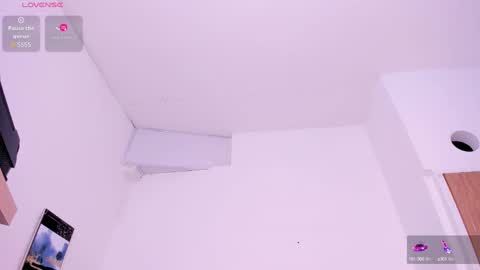 Snapshot of zulyjones chatting on October 2025 12:11:01 PM Zuly online show from October 2025 12:11:01 PM