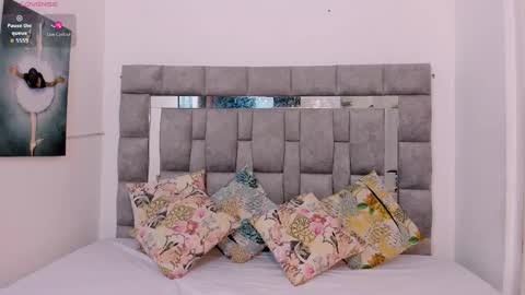 Snapshot of zulyjones chatting on October 2025 12:02:02 PM Zuly online show from October 2025 12:02:02 PM