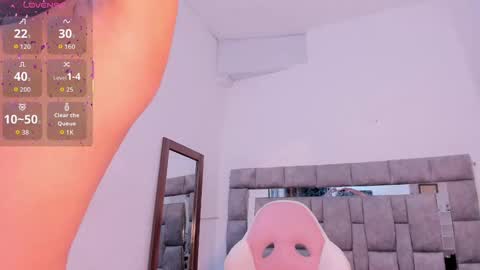 Snapshot of zulyjones chatting on October 2025 11:51:02 AM Zuly online show from October 2025 11:51:02 AM