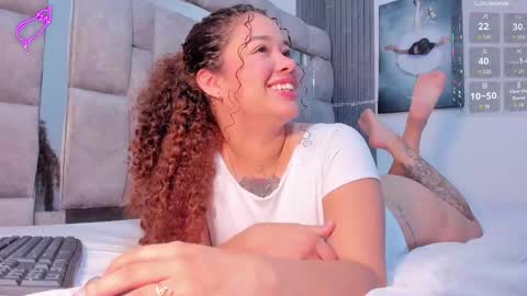 Snapshot of zulyjones chatting on October 2025 12:09:02 PM Zuly online show from October 2025 12:09:02 PM