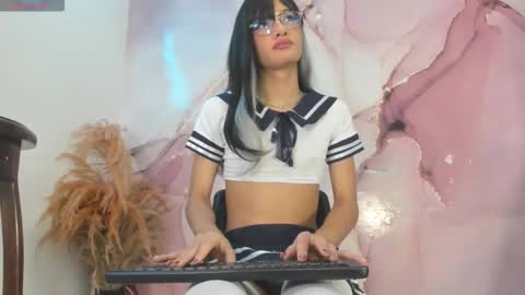 Snapshot of zuri_lux chatting on November 2025 09:58:02 PM Zuri Lux online show from November 2025 09:58:02 PM