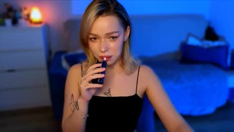 zuzzixx online show from November 2025 06:23:01 AM