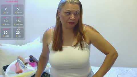 Snapshot of zyra_vex chatting on May 2026 11:00:01 PM Zyra Vex online show from May 2026 11:00:01 PM
