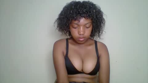 zyraelle_01 online show from May 2026 06:24:01 PM