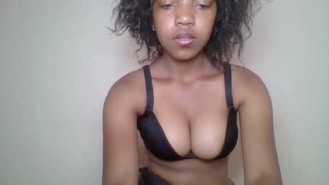 zyraelle_01 online show from May 2026 10:10:01 AM