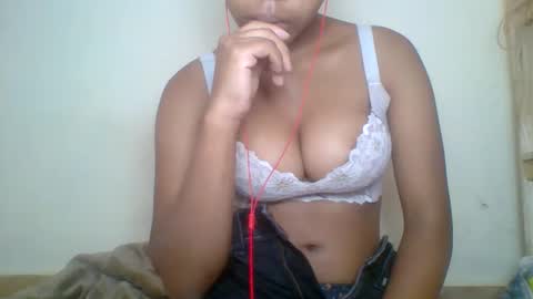 zyraelle_01 online show from June 2026 05:53:01 AM