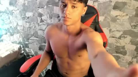 zyzz_1812 online show from May 2026 07:08:01 PM