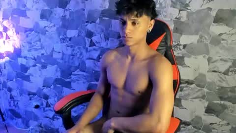 zyzz_1812 online show from June 2026 06:23:01 PM