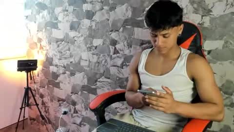 zyzz_1812 online show from June 2026 07:07:02 PM