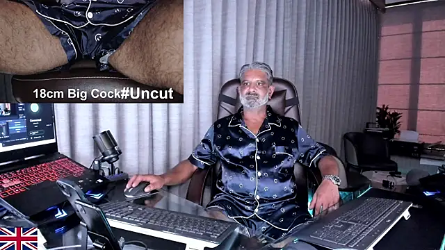 Snapshot of OnlineBossUK chatting on June 2026 11:03:01 AM OnlineBossUK online show from June 2026 11:03:01 AM