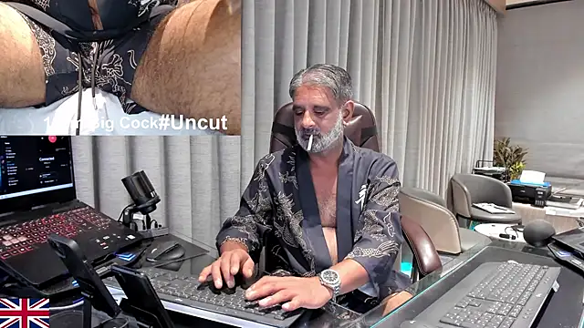 Snapshot of OnlineBossUK chatting on June 2026 04:51:02 PM OnlineBossUK online show from June 2026 04:51:02 PM