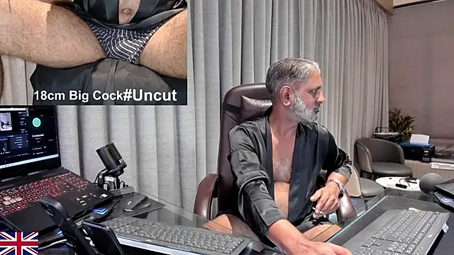Snapshot of OnlineBossUK chatting on June 2026 10:02:02 AM OnlineBossUK online show from June 2026 10:02:02 AM