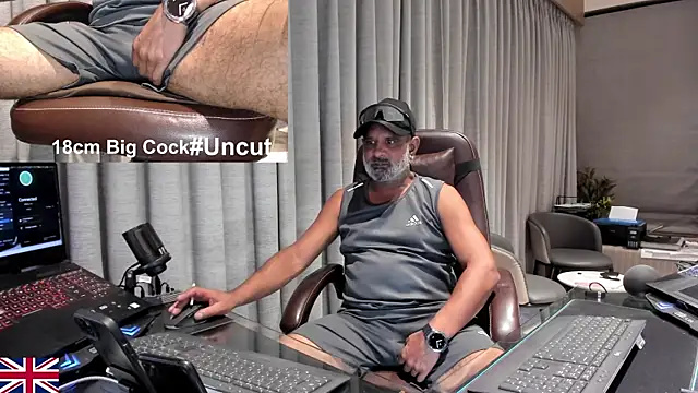 Snapshot of OnlineBossUK chatting on June 2026 04:38:01 PM OnlineBossUK online show from June 2026 04:38:01 PM