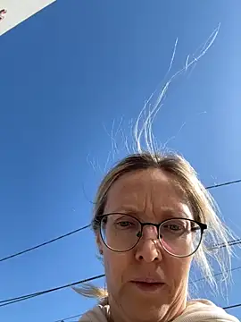 Snapshot of angelmommu chatting on March 2026 07:14:02 AM angelmommu online show from March 2026 07:14:02 AM