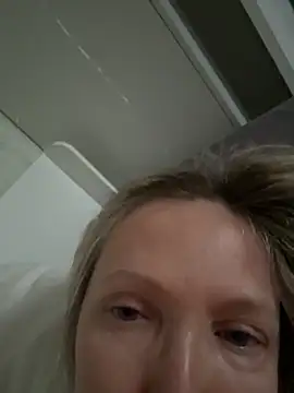 Snapshot of angelmommu chatting on March 2026 03:50:01 AM angelmommu online show from March 2026 03:50:01 AM