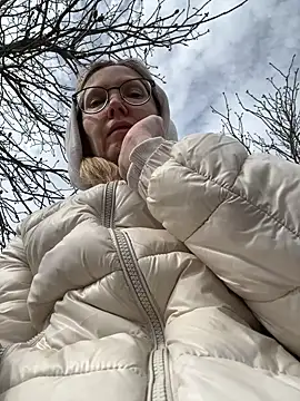 Snapshot of angelmommu chatting on March 2026 11:32:01 AM angelmommu online show from March 2026 11:32:01 AM