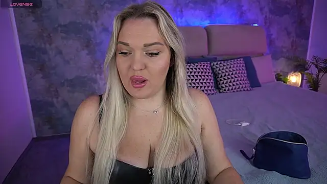 Snapshot of MissyMartinez chatting on December 2024 07:58:01 AM MissyMartinez online show from December 2024 07:58:01 AM