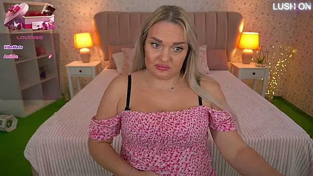 Snapshot of MissyMartinez chatting on December 2024 12:01:02 PM MissyMartinez online show from December 2024 12:01:02 PM