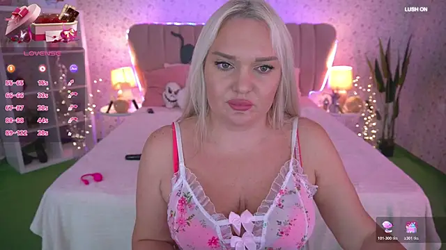 Snapshot of MissyMartinez chatting on October 2025 02:28:02 PM MissyMartinez online show from October 2025 02:28:02 PM