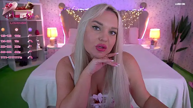 Snapshot of MissyMartinez chatting on November 2025 08:24:01 AM MissyMartinez online show from November 2025 08:24:01 AM