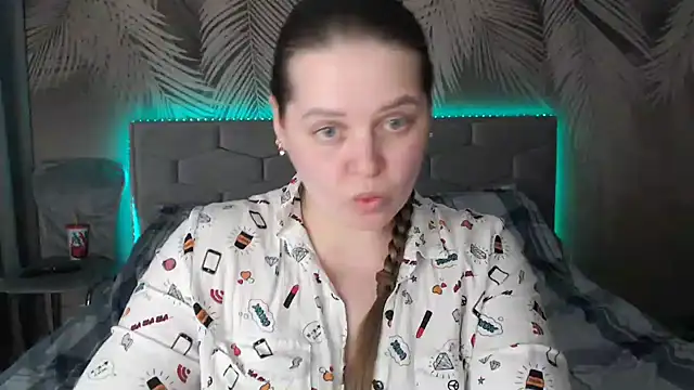 uliastar online show from February 2025 05:58:01 PM