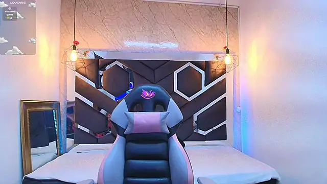 lilith nv online show from October 2025 01:12:02 PM