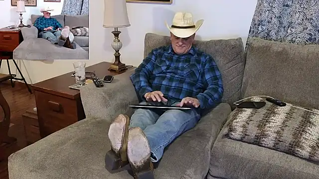 Foxhunt99 online show from February 2025 03:02:02 AM
