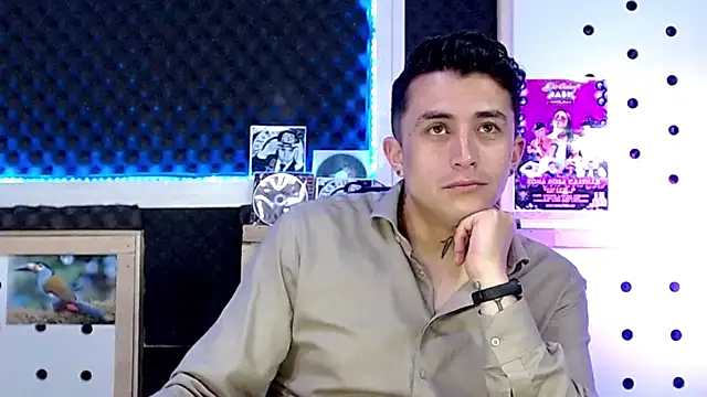 Snapshot of Darko0717 chatting on January 2025 10:34:01 PM Darko0717 online show from January 2025 10:34:01 PM