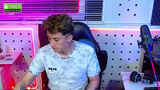 Snapshot of Darko0717 chatting on October 2025 01:56:01 PM Darko0717 online show from October 2025 01:56:01 PM