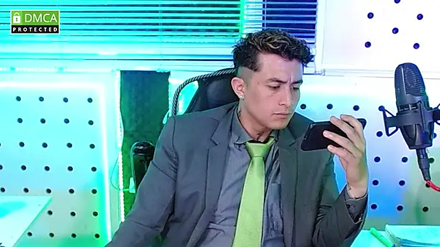 Snapshot of Darko0717 chatting on October 2025 01:44:02 PM Darko0717 online show from October 2025 01:44:02 PM