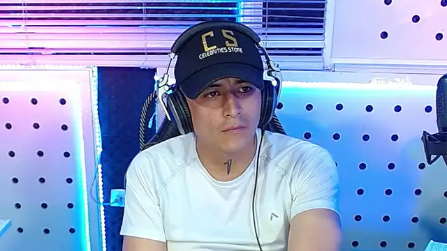 Snapshot of Darko0717 chatting on October 2025 01:57:01 AM Darko0717 online show from October 2025 01:57:01 AM