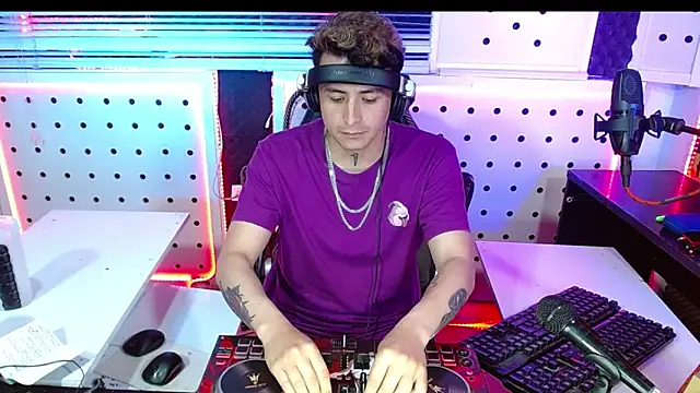 Snapshot of Darko0717 chatting on October 2025 02:08:01 AM Darko0717 online show from October 2025 02:08:01 AM