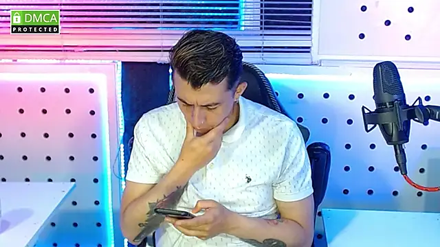 Snapshot of Darko0717 chatting on October 2025 02:13:02 PM Darko0717 online show from October 2025 02:13:02 PM