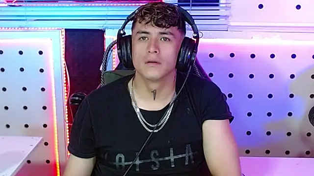 Snapshot of Darko0717 chatting on November 2025 11:07:02 PM Darko0717 online show from November 2025 11:07:02 PM