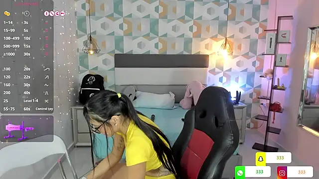 Snapshot of LIA_ROUX1 chatting on March 2025 06:04:02 AM LIA ROUX1 online show from March 2025 06:04:02 AM