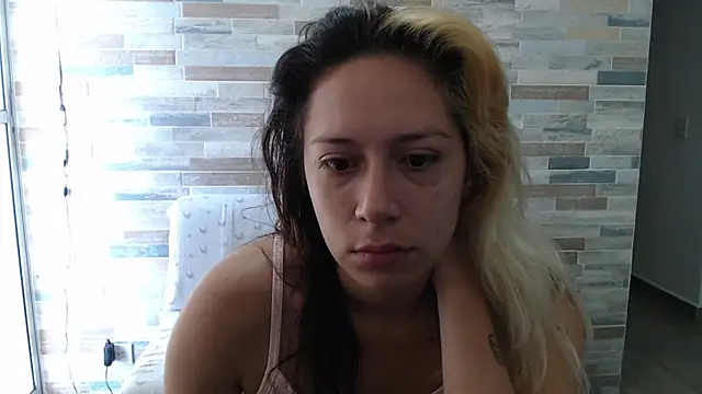 Snapshot of MommyMiaWs chatting on October 2025 01:20:01 PM MommyMiaWs online show from October 2025 01:20:01 PM