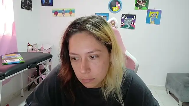 Snapshot of MommyMiaWs chatting on December 2025 01:39:02 PM MommyMiaWs online show from December 2025 01:39:02 PM