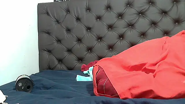 sluttylaura21 online show from March 2025 02:43:02 PM