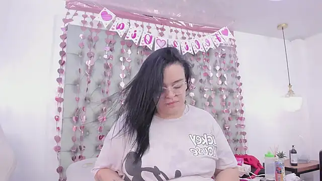 Snapshot of anette_cooper chatting on February 2026 04:17:01 AM anette cooper online show from February 2026 04:17:01 AM