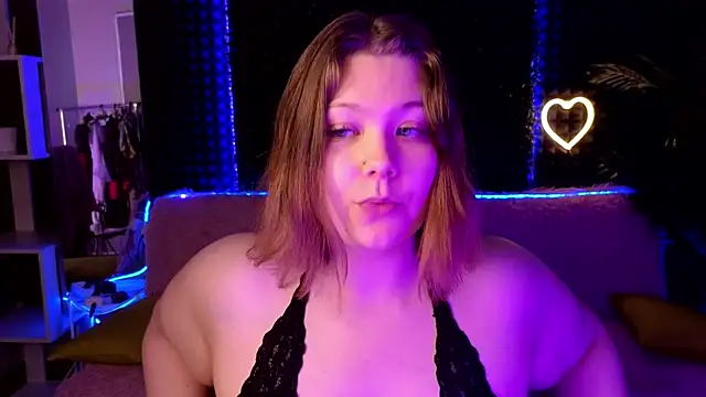 Snapshot of DjennaPalme chatting on October 2025 01:38:01 AM DjennaPalme online show from October 2025 01:38:01 AM