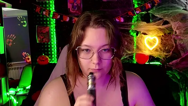 Snapshot of DjennaPalme chatting on October 2025 08:04:02 AM DjennaPalme online show from October 2025 08:04:02 AM