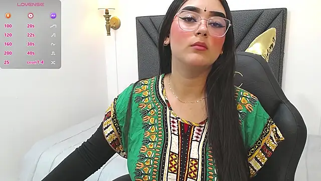 Snapshot of analishalimar chatting on February 2025 03:05:01 PM analishalimar online show from February 2025 03:05:01 PM