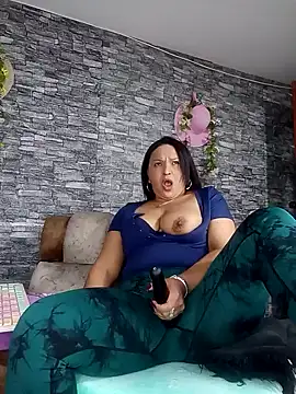 Danna Paolaa  online show from February 2025 06:46:01 AM