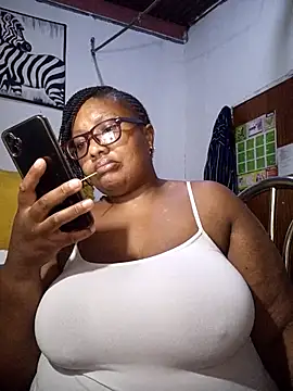 Snapshot of YELLOW_BONE chatting on March 2026 06:43:01 PM YELLOW BONE online show from March 2026 06:43:01 PM