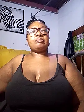 Snapshot of YELLOW_BONE chatting on March 2026 11:00:01 PM YELLOW BONE online show from March 2026 11:00:01 PM