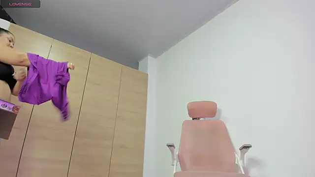 ibeth diaz online show from November 2025 01:44:01 PM