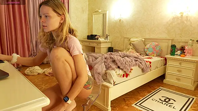 Snapshot of Masha_2002 chatting on October 2025 07:02:02 PM Masha 2002 online show from October 2025 07:02:02 PM