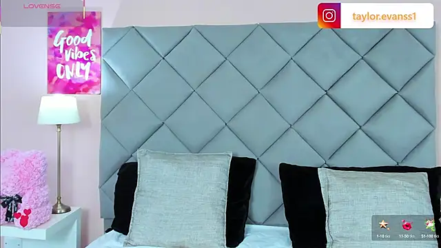 TaylorEvanss online show from September 2025 07:40:02 PM