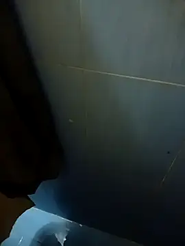 Niaikkk online show from November 2025 11:03:01 PM