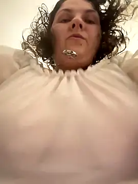 Snapshot of Taisia_W chatting on October 2025 05:54:02 PM Taisia W online show from October 2025 05:54:02 PM